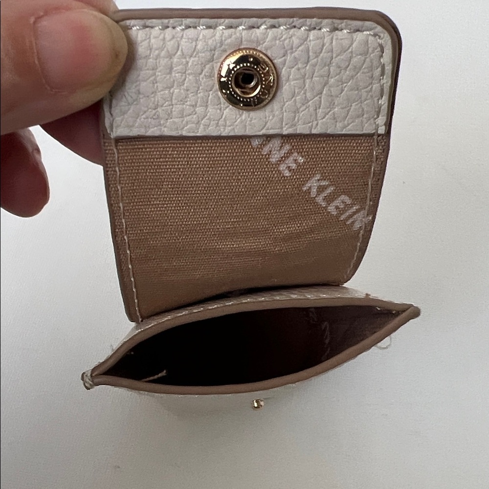 Cream Leather Keychain Pouch - Picture 4 of 4
